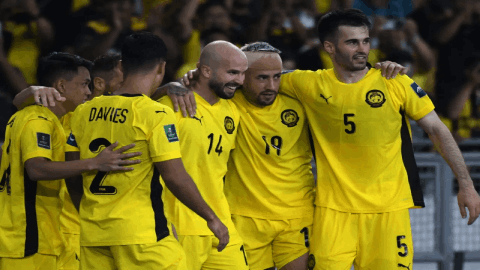 Tuyển thủ Malaysia mừng rỡ khi được tạm đình chỉ án phạt, luật sư ngay lập tức cảnh báo